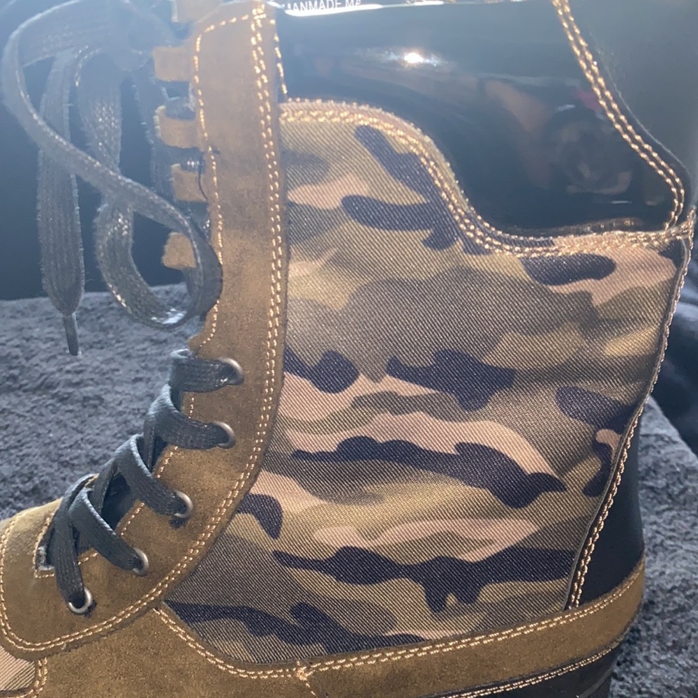 Camouflage Platform Boots! - image 6